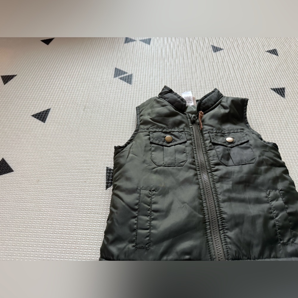 Brooklyn Boys|Baby/toddler gender neutral olive Green Sleeveless Puffer Vest•3T - Picture 3 of 7